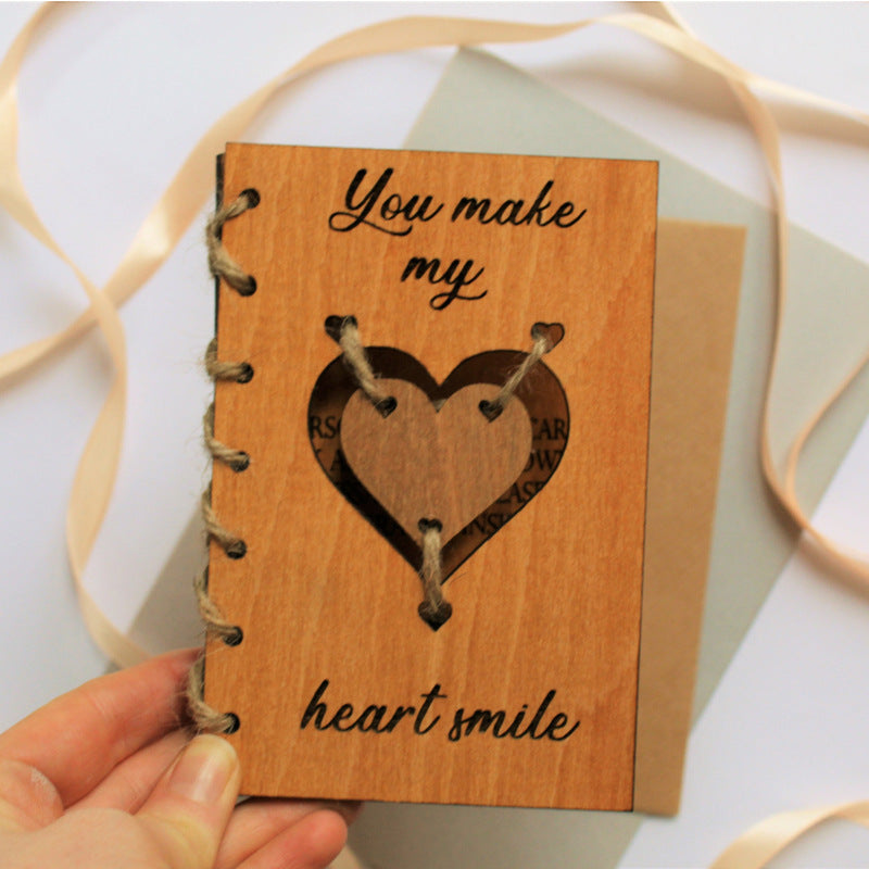 Tarjeta de regalo de San Valentín personalizada en madera