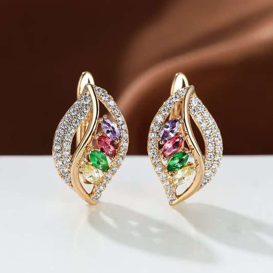 Boucles d'oreilles à tige en forme de feuille de quatre diamants légèrement incrustées de zircons de haute qualité