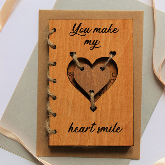 Tarjeta de regalo de San Valentín personalizada en madera