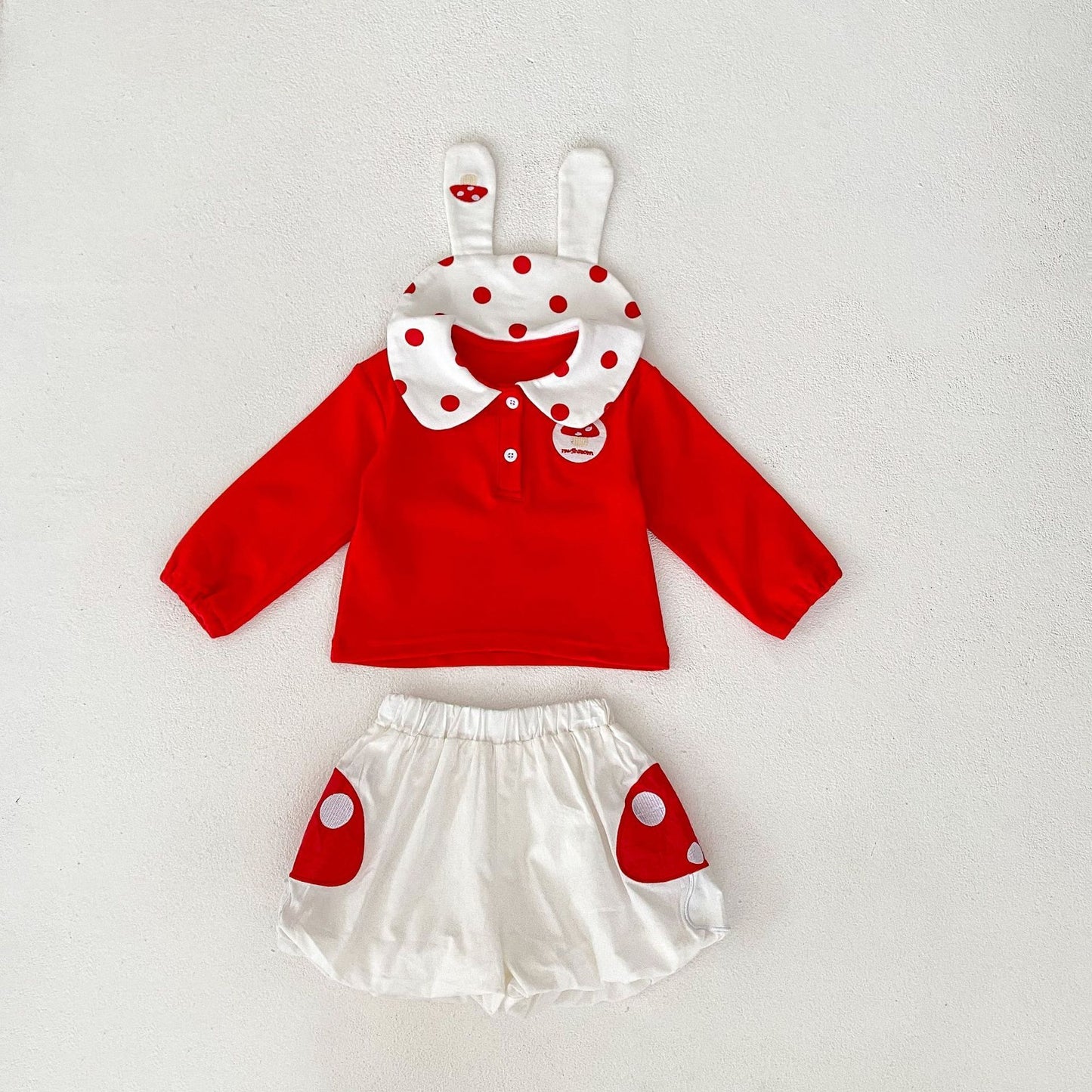 Conjunto de 2 piezas de camisa de manga larga con orejas de conejo y pantalones con forma de brotes de hongo para niña de otoño